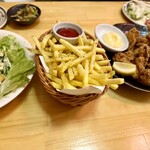 本通 地鶏 居酒屋 作 - 