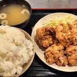 第2ビルB2応援団 勝男 - からあげ7個定食（700円）