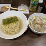 ヌードル＆スパイスカレー 今日の1番 - 