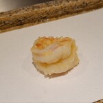 日本橋 蕎ノ字 - ⑤車海老《背開き》【塩】
      鈴木大将が仰る通り背開きの方が甘みを感じますし、丸まっているからか弾力もよりプリプリとしている気がします
      油切れはストレートの方が良いかも