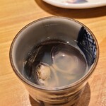 日本橋 蕎ノ字 - ②蜆のお吸い物のお椀
      蜆のオルニチンやアラニンといった滋味がしっかり出たお出汁がジワジワと胃袋に滲みます