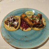 FONDA MEXICANA New York 銀座店 - 左ポーク　中魚　右チキン