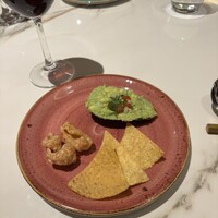 FONDA MEXICANA New York 銀座店 - ちょっとパクチーがいた　左が豚皮