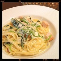 ヴィア トスカネッラ - 炙り鶏のスモークとほうれん草のクリーム
                
                店内の雰囲気もスタッフさんもとても良く
                いい時間を過ごさせて頂きました♬