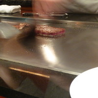 ステーキハウスハマ 札幌店 - 目の前の鉄板でシェフが焼いていく！