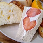 mauruuru piti - フルーツサンド