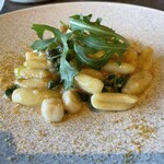 LOGICA - 帆立と小柱、ルッコラのカラスミバターソース"カヴァテッリ"