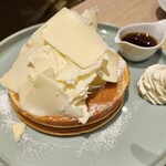 よつ葉ミルクプレイス - よつ葉のふんわりけずりバターパンケーキ