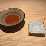 たかむら別邸やまじん - 特製ソース、白トリュフ入りの塩（香りが良い）