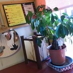 つつきや - 手作り感満載な店内が暖かい雰囲気。