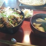 そば屋 案山棒 - 小牛すじ丼