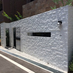 ＪＲ東西線新福島駅が最寄り駅。