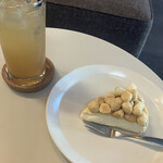 パーラー - ジンジャーエールとチーズケーキ