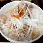 ラーメン 味の駅 - ピリ辛ご飯にスープをかけて‥