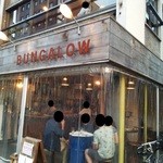 バンガロー - 『ＢＵＮＧＡＬＯＷ』さんの店舗外観！２階窓側は四条通りを眺めながら呑める～♪(^o^)丿