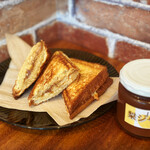 imacoco coffee - 料理写真:ホットサンド梨ジャム＆チーズ(季節商品)
