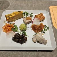 ON the TABLE CHINESE - 