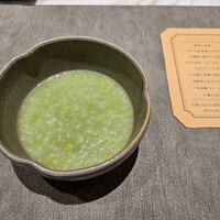 ON the TABLE CHINESE - 