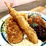 キッチン あずま - ・煮込み3バーグ ＊数量限定…ライス・みそ汁付 +盛り合わせ（カニコロ・エビフライ付）　フライたちもカッコ良い♪