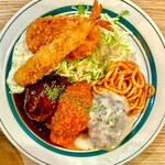 キッチン あずま - ・煮込み3バーグ ＊数量限定…ライス・みそ汁付 +盛り合わせ（カニコロ・エビフライ付）