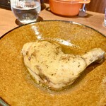 フタツボシ - ◯骨付きもも肉のコンフィ