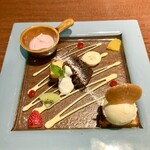 フタツボシ - ◯おまかせ盛り合わせ
      ・桜パンナコッタ
      ・チョコブラウニー
      ・チーズケーキ
      ・フィナンシェ風キャラメルバターケーキ