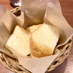 フタツボシ - ◯ハーブと黒胡椒を練り込んだ自家製パン