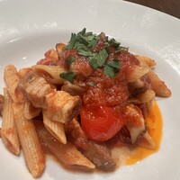 ピッツェリア&トラットリア ゴンゾ 目黒店 - ベーコン多めでお願いしたアラビアータハーフサイズ☺️