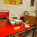 麺屋 旭 - ２０２５年３月２６日現在の税込み１００円食べ放題ライスバーコーナー