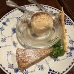 西洋厨房 れんが亭 - くるみケーキと自家製アイスクリーム