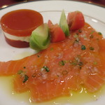 metro cafe でぐち弐番 - 時鮭のマリネとトマトのムース・ガトー仕立て