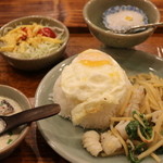 セラドン - いかと筍のバジル炒めごはん目玉焼き添え920円