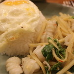 セラドン - いかと筍のバジル炒めごはん目玉焼き添え920円