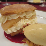 metro cafe でぐち弐番 - 桃のミルフィーユ　バニラのアイスクリーム添え