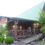 レストラン 最高地点 - 山小屋風の雰囲気のある外観