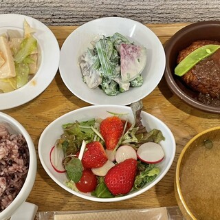 オーガニックレストラン 野菜デリ みどりえ_1