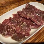 炭火焼肉 肉人 三茶店 - 