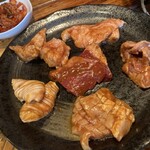 炭火焼肉 肉人 三茶店 - 