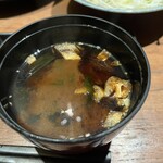とんかつ ここまでやるか。 - お味噌汁(赤出汁)