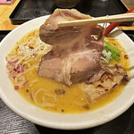 超純水採麺 天国屋 - 大きな豚肩ロースチャーシュー