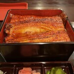 鰻の成瀬 - 松は鰻１匹分でこの大きさで二切れのってます！