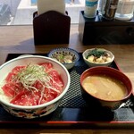 アオハタ鮮魚店 - マグロたち