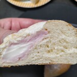 パン工房 麦の里 - 断面