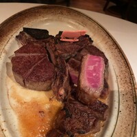 ウルフギャング・ステーキハウス 丸の内店 - プライム熟成T-BONEステーキ
                    （左フィレ、右サーロイン）