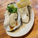 しじみ庵 - 殻付き生牡蠣690円