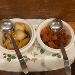 トマト - これは箸休めに…1人にこれ一つでてきます。