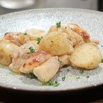 トリワイン ＰＩＫＯＳＨＨＨＵ - 新じゃがと鶏もものペペロンチーノ焼き