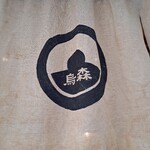 烏森百薬 - 暖簾は烏森神社に因んでカラスのイメージ