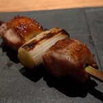 とり茶太郎 - 比内地鶏、一黒軍鶏のねぎま
      