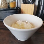 鶏×麦 らら - 麺を食べ終わった頃に、熱々のご飯を出して頂きます！